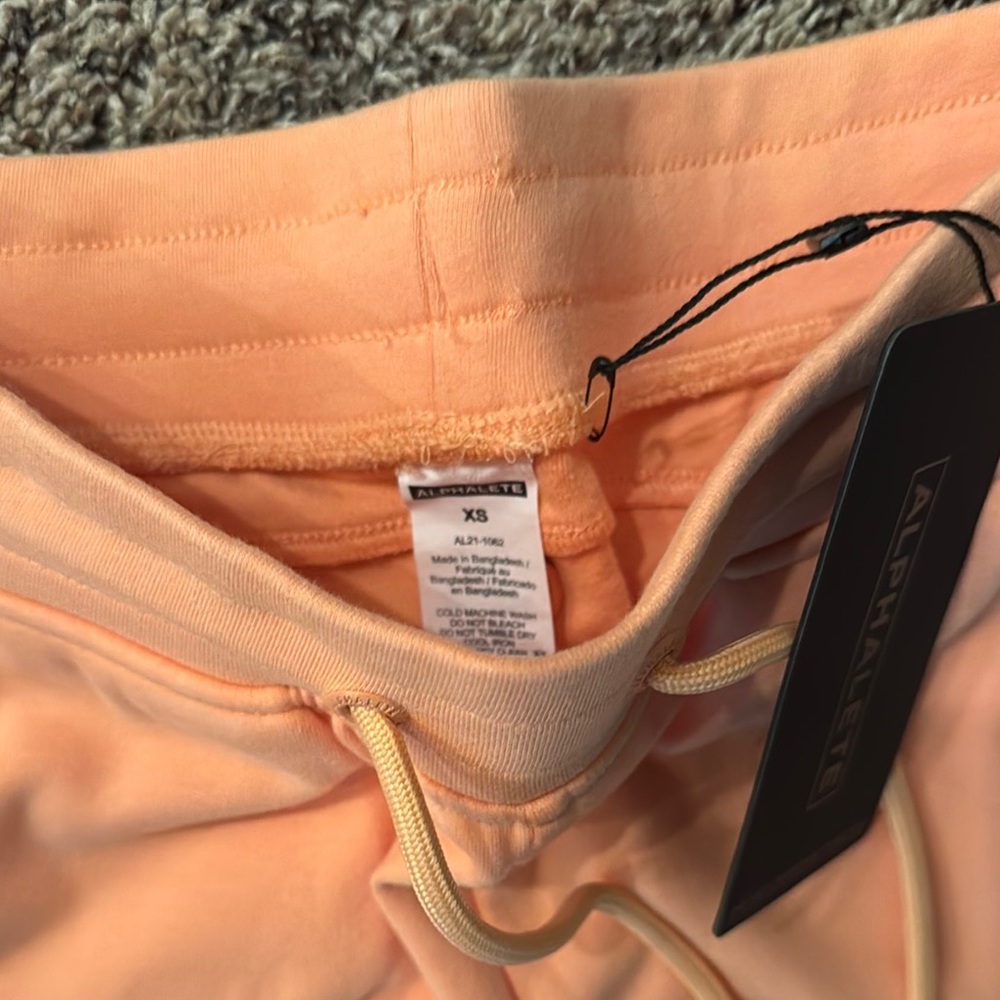 Alphalete Essential Core Shorts - Picture 2 of 3